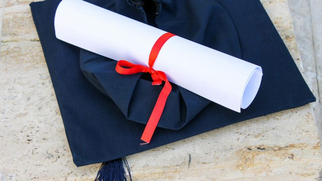 Diploma onde comprar com segurança? Saiba o que evitar em 2025 1 diploma onde comprar